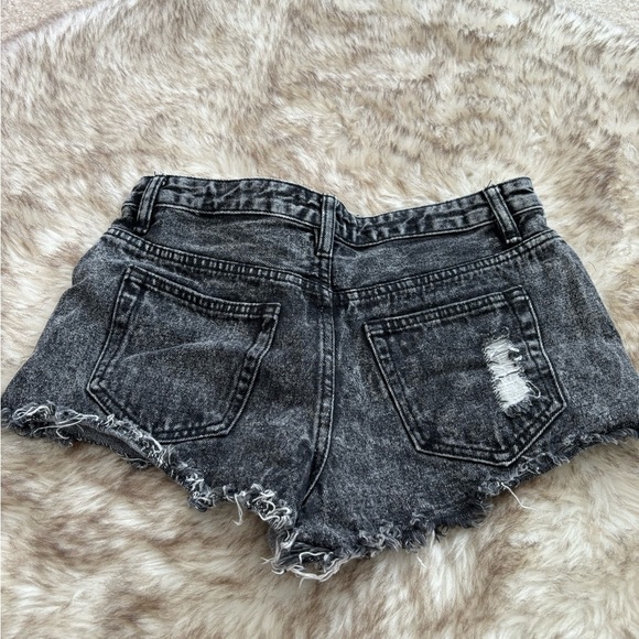 Forever 21 Black Denim Ripped Shorts Size 26 - Picture 2 of 3